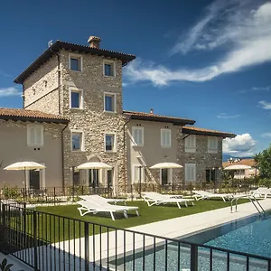 Relais Madergnago Apartment